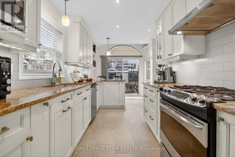 29591881/210-hunterbrook-street-n/morgans-grantsouth-march/ottawa/ontario/K2K0E6_18