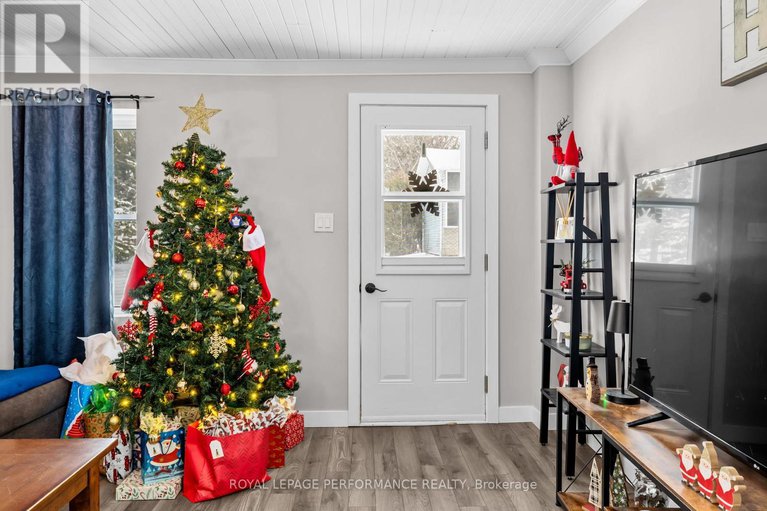 29182653/6-spring-street/maxville/north-glengarry/ontario/K0C1T0_13