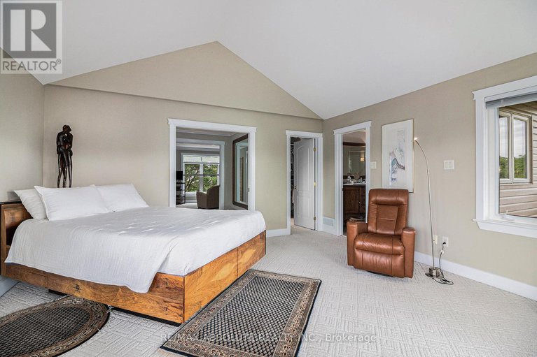 28323111/47-robinson-avenue/sandy-hill/ottawa/ontario/K1N8N8_17