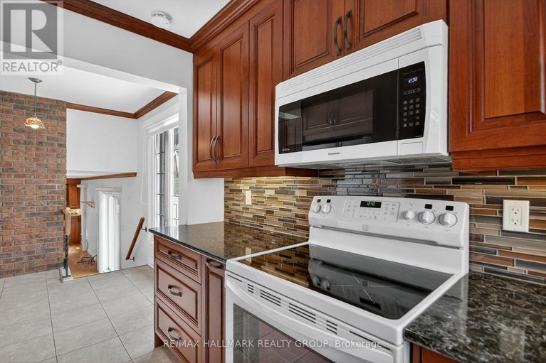 29582128/1050-plante-drive/hunt-clubwestern-community/ottawa/ontario/K1V9E6_14