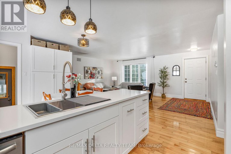 29348582/261-agathe-street/clarencerockland-twp/clarence-rockland/ontario/K4K1K7_11