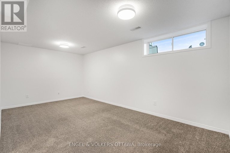 29123797/1626-trenholm-lane/fallingbrookpineridge/ottawa/ontario/K4A4B6_36