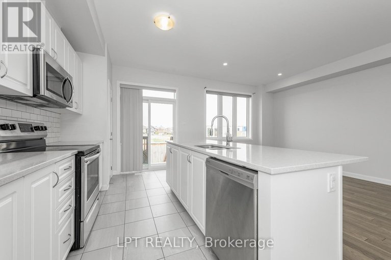 28716756/105-teelin-circle/half-moon-bay/ottawa/ontario/K2J6V1_11