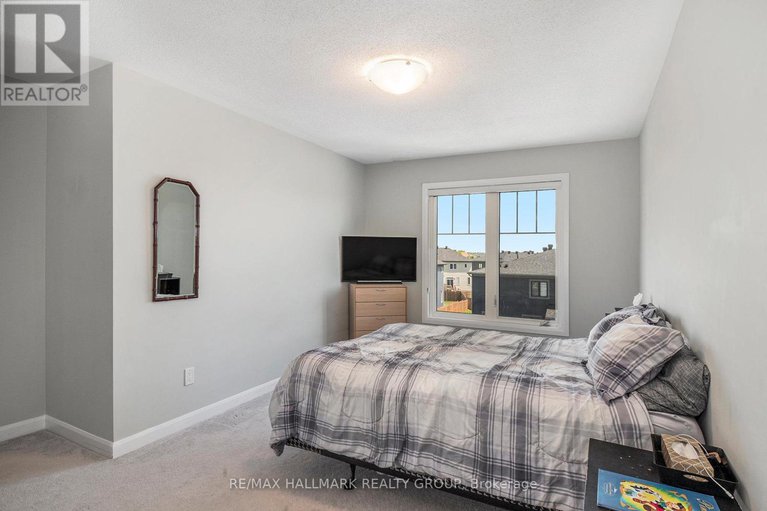 28517477/328-shepperton-street/avalon-east/ottawa/ontario/K4A5K9_14