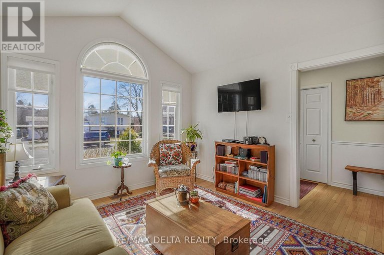 29633176/48-stephens-street/vankleek-hill/champlain/ontario/K0B1R0_7