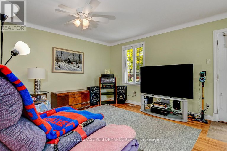 28439854/583-donald-street/overbrookcastle-heights/ottawa/ontario/K1K1L5_15