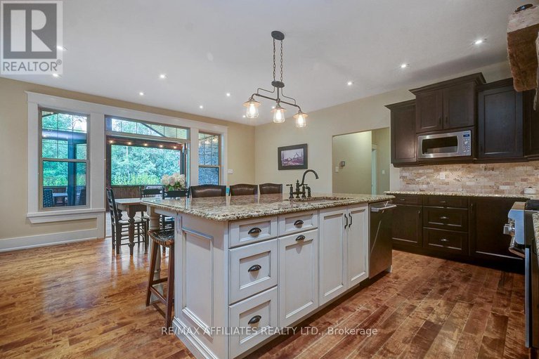 28778055/111-ironstone-court/remainder-of-stittsville-area/ottawa/ontario/K2S0L4_21