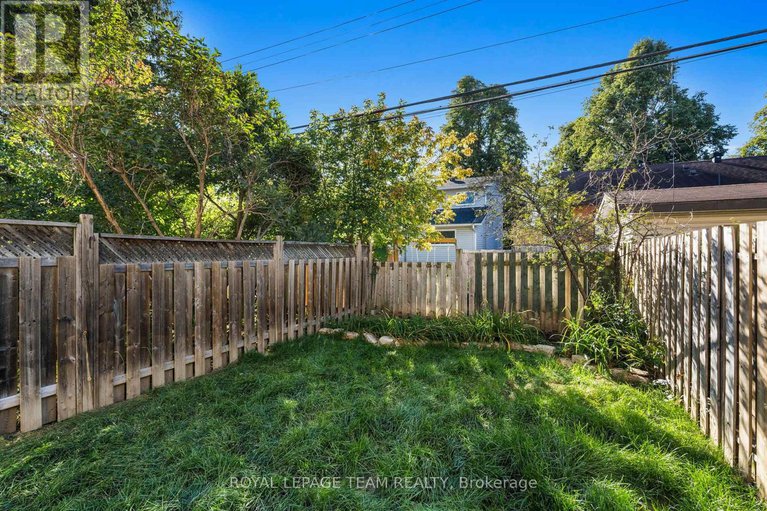 28893741/1308-summerville-avenue/carlington/ottawa/ontario/K1Z8G8_35