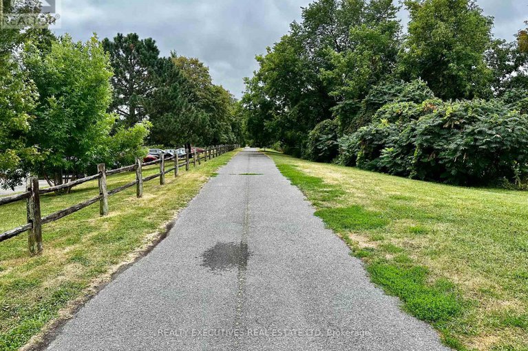 28795626/408-214-viewmount-drive/borden-farmstewart-farmcarleton-heightsparkwood-hills/ottawa/ontario/K2E7X3_21