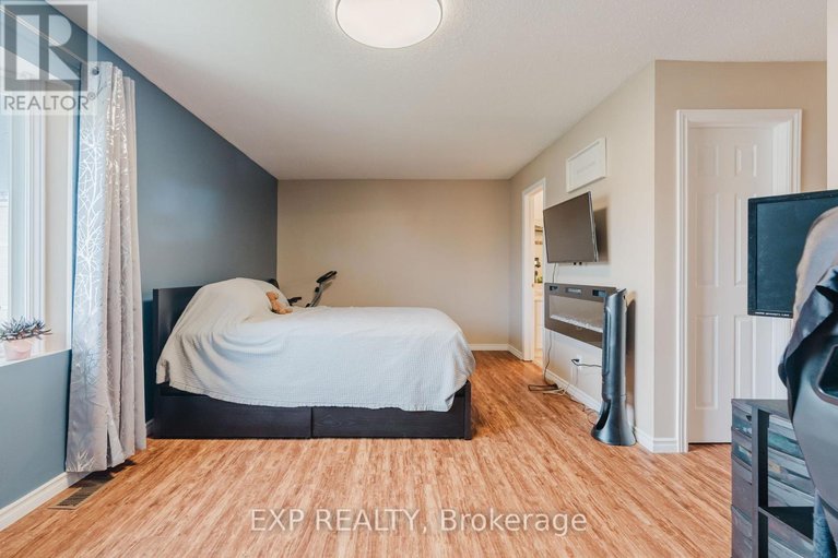 29647556/378-valade-crescent/fallingbrookpineridge/ottawa/ontario/K4A2V8_22