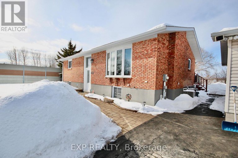 29422752/1059-flynn-avenue/kinburn/ottawa/ontario/K7S3G7_2