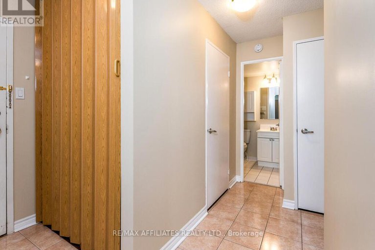 29148629/709-2400-virginia-drive/urbandale-acres/ottawa/ontario/K1H8L3_12