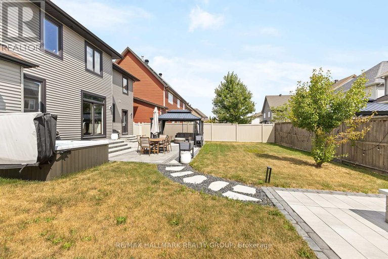 28811812/254-gracewood-crescent/blossom-parkkemp-parkfindlay-creek/ottawa/ontario/K1T0J1_45