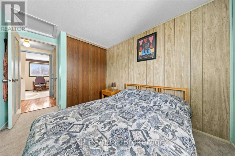 29485103/915-lawnsberry-drive/chatelaine-village/ottawa/ontario/K1E1Y2_21