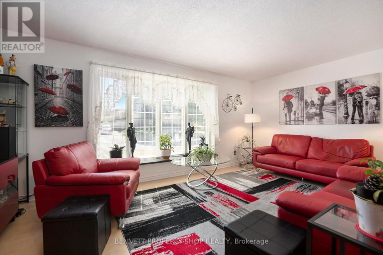 28778645/846-borland-drive/chatelaine-village/ottawa/ontario/K1E1X5_4