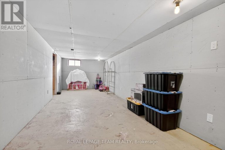 29176701/7-little-road/riverside-southgloucester-glen/ottawa/ontario/K1V1H5_37