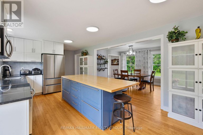 28552102/1430-royal-maple-drive/cumberland-ridge/ottawa/ontario/K4C1B5_10