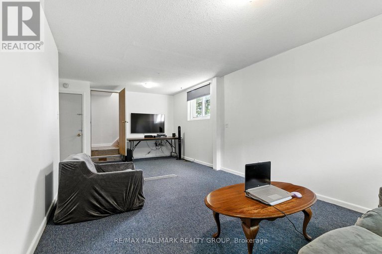 28647826/1127-maitland-avenue/copeland-park/ottawa/ontario/K2C2B8_28