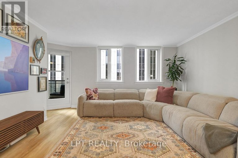 28725974/ph3-18-nepean-street/ottawa-centre/ottawa/ontario/K2P2L2_11
