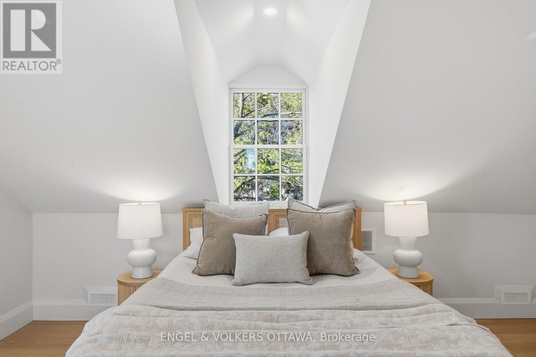 29649228/71-thomas-street/new-edinburgh/ottawa/ontario/K1M1M7_36