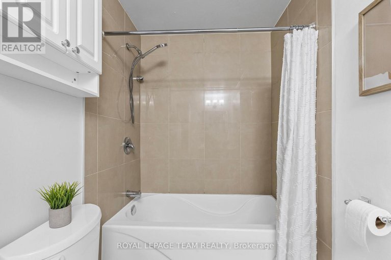 28930339/2163-orient-park-drive/blackburn-hamlet-south/ottawa/ontario/K1B4W1_29
