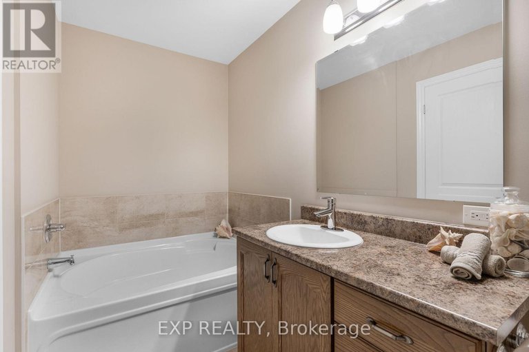 28589482/326-trailsedge-way/mer-bleuebradley-estatesanderson-park/ottawa/ontario/K1W0G6_23