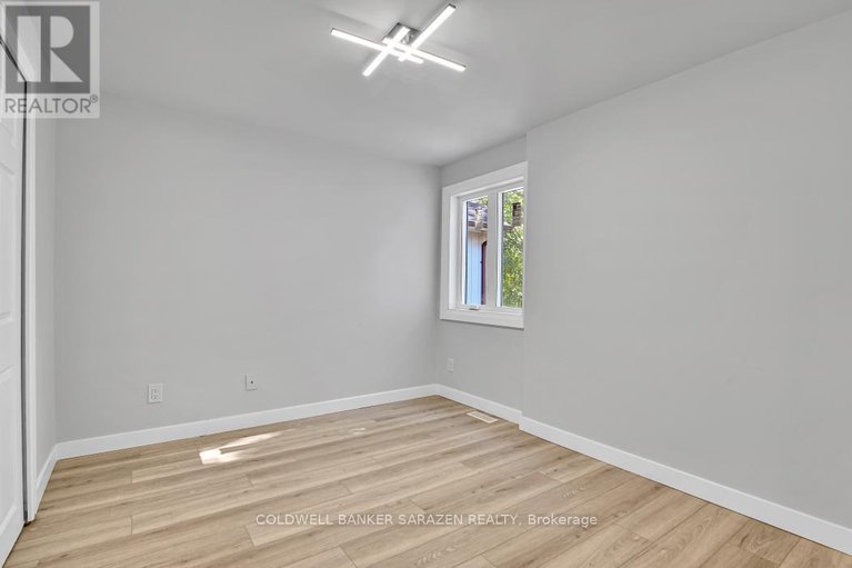 29151474/54-greenboro-crescent/hunt-club-parkgreenboro/ottawa/ontario/K1T1W5_29