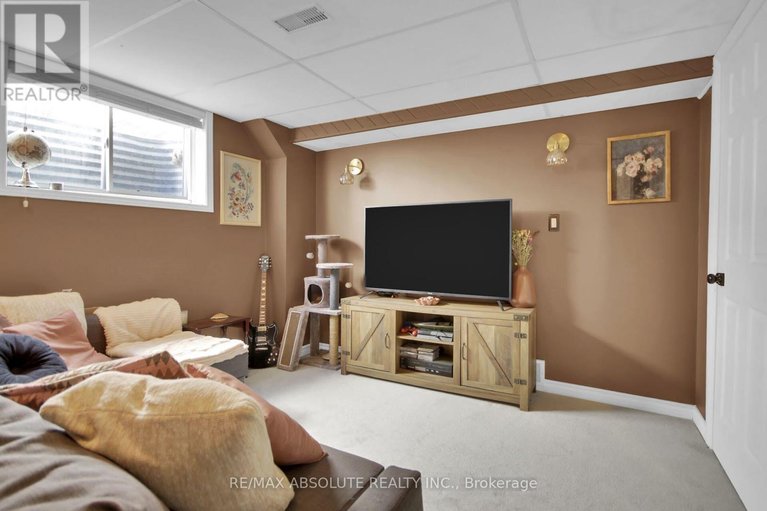 29532776/294-turnstone-court/chatelaine-village/ottawa/ontario/K1E2V2_42