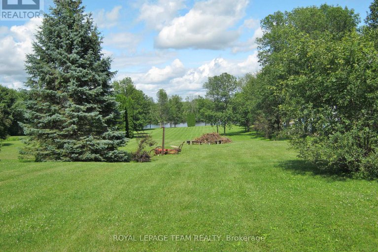 29422751/5965-rideau-valley-drive-n/manotick-south-to-roger-stevens/ottawa/ontario/K4M1B3_27