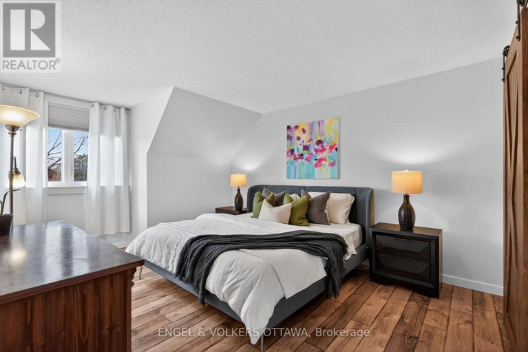 29642090/1358-viking-drive/south-keys/ottawa/ontario/K1V7J7_29