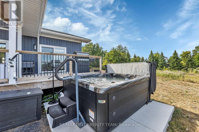 28754797/4645-mcneely-rd-road/sarsfieldbearbrook/ottawa/ontario/K4B1J1_29