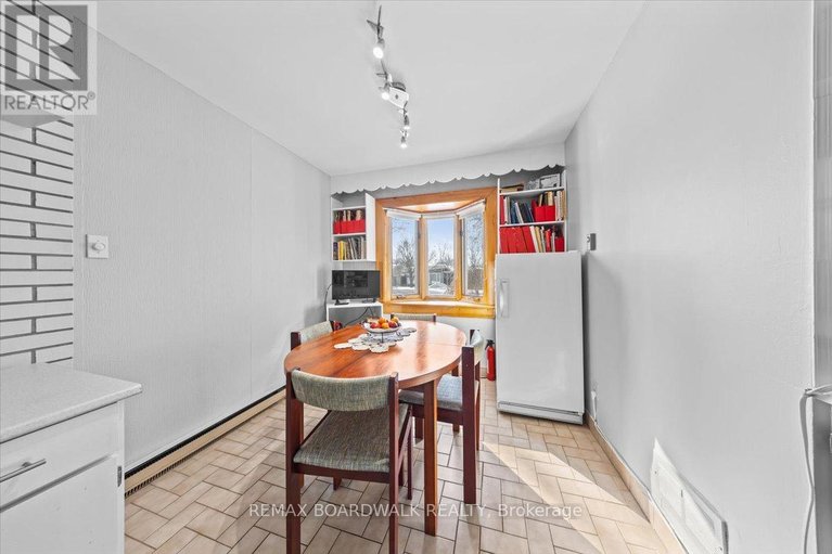 29689978/961-kingsmere-avenue/mckellar-heightsglabar-park/ottawa/ontario/K2A3K3_17