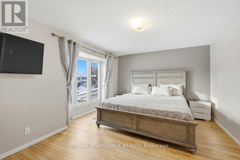 29284371/2390-rondel-street/blackburn-hamlet-south/ottawa/ontario/K1B4M2_17