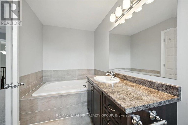 28627060/370-gerry-lalonde-drive/avalon-west/ottawa/ontario/K4A0Y3_22