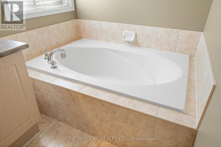 29586149/2113-hallendale-street/springridgeeast-village/ottawa/ontario/K4A4S1_27