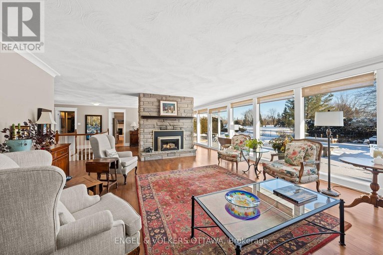 29466155/1304-fairway-drive/manotick-south-to-roger-stevens/ottawa/ontario/K4M1B3_5