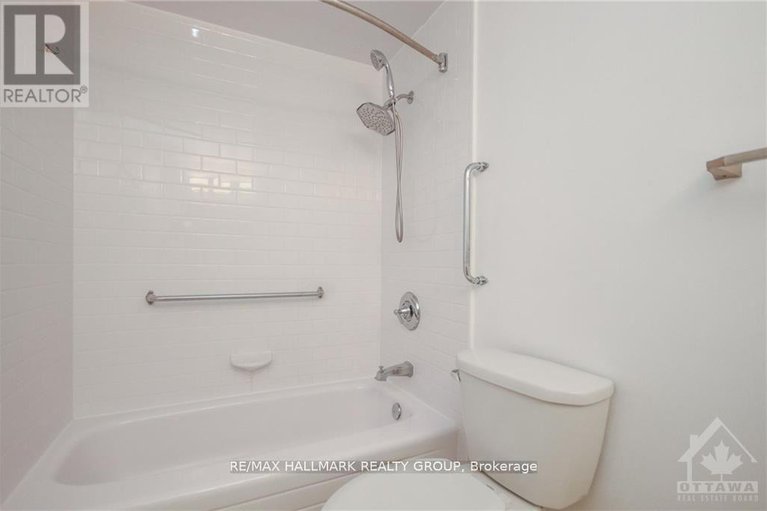 29297521/2088-orient-park-drive/blackburn-hamlet-south/ottawa/ontario/K1B4V9_26