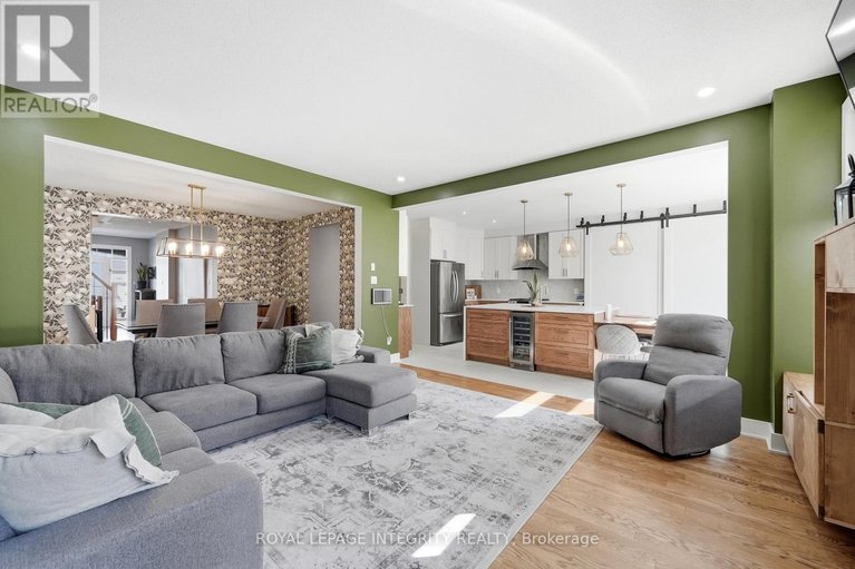 29628292/525-yellow-birch-street/mer-bleuebradley-estatesanderson-park/ottawa/ontario/K1W0J3_10