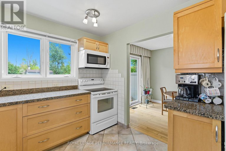 28895549/2463-orient-park-drive/blackburn-hamlet-south/ottawa/ontario/K1B4N2_14