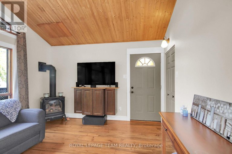 28639528/1303-hilly-lane-s/north-grenville-twp-kemptville-east/north-grenville/ontario/K0G1J0_10