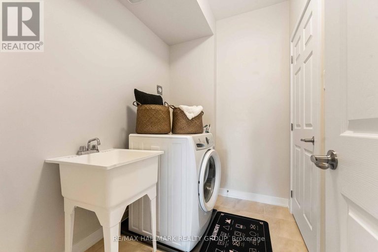 29126809/629-quilter-row/goulbourn-twp-from-franktown-rdsouth-to-rideau/ottawa/ontario/K0A2Z0_4