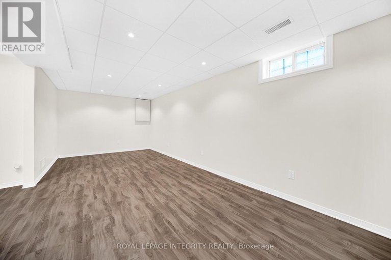 29553910/15-tarquin-crescent/westcliffe-estates/ottawa/ontario/K2H8J7_30