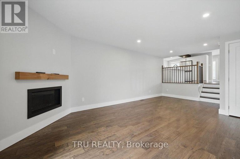 28427630/2114-balharrie-avenue/hawthorne-meadows/ottawa/ontario/K1G1G5_21