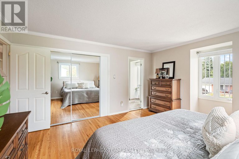 28741168/2128-hubbard-crescent/beacon-hill-north/ottawa/ontario/K1J6L2_21
