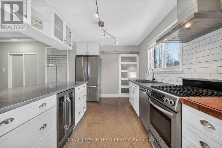 29579808/1318-albany-drive/bel-air-heights/ottawa/ontario/K2C2L9_12