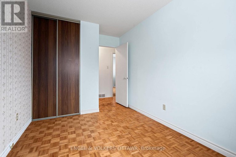 29229487/17-ballantrae-way/glencairnhazeldean/ottawa/ontario/K2L1N3_17