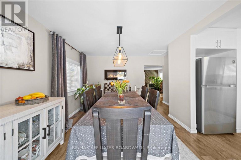 28310182/191-macmillan-lane/constance-bay/ottawa/ontario/K0A3M0_18
