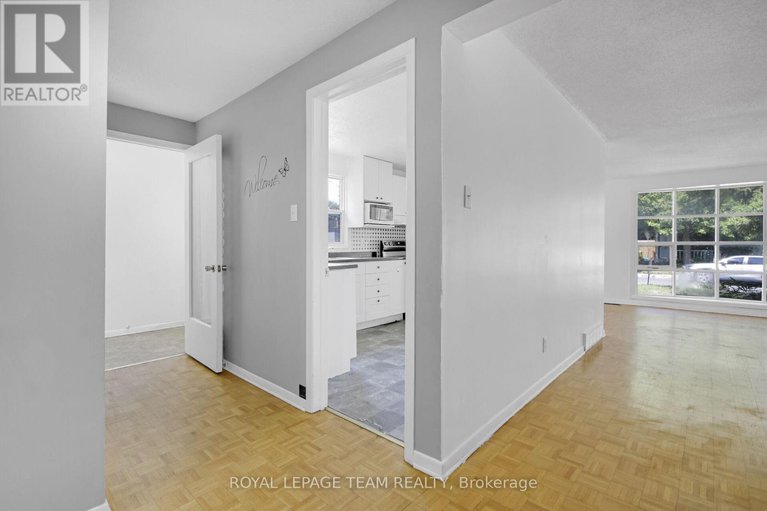 28738547/52-bowhill-avenue/borden-farmstewart-farmcarleton-heightsparkwood-hills/ottawa/ontario/K2E6S7_10