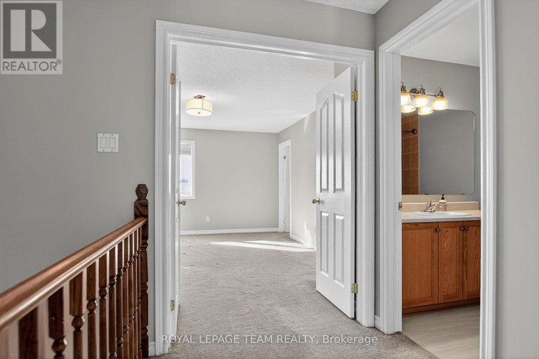 29368219/48-saddlesmith-circle/emerald-meadowstrailwest/ottawa/ontario/K2M2Y9_18