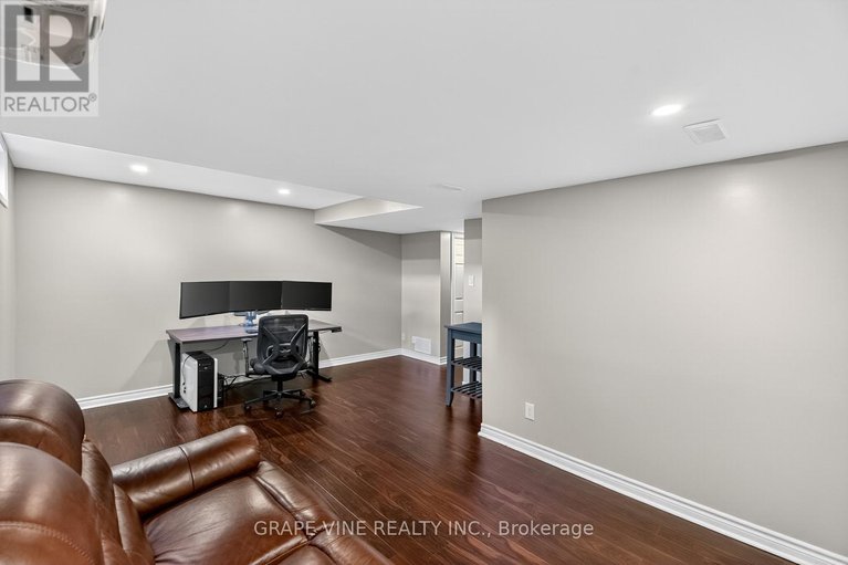 28888602/204-hunterswood-crescent/hunt-club-park/ottawa/ontario/K1G5V1_29